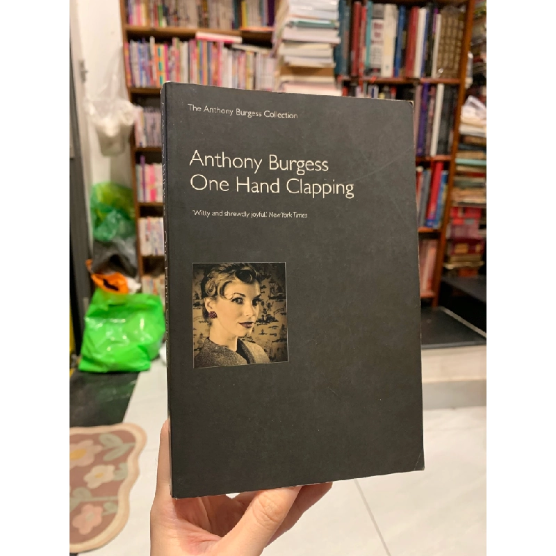 ONE HAND CLAPPING - Anthony Burges 360841