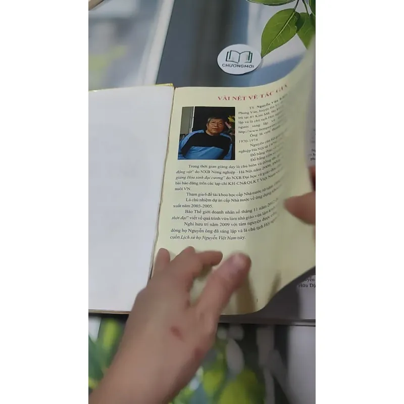 [MIỄN PHÍ BỌC SÁCH] Lịch Sử Họ Nguyễn Việt Nam - Từ Thời Vua Hùng Dựng Nước Đến Thời Đại  727377