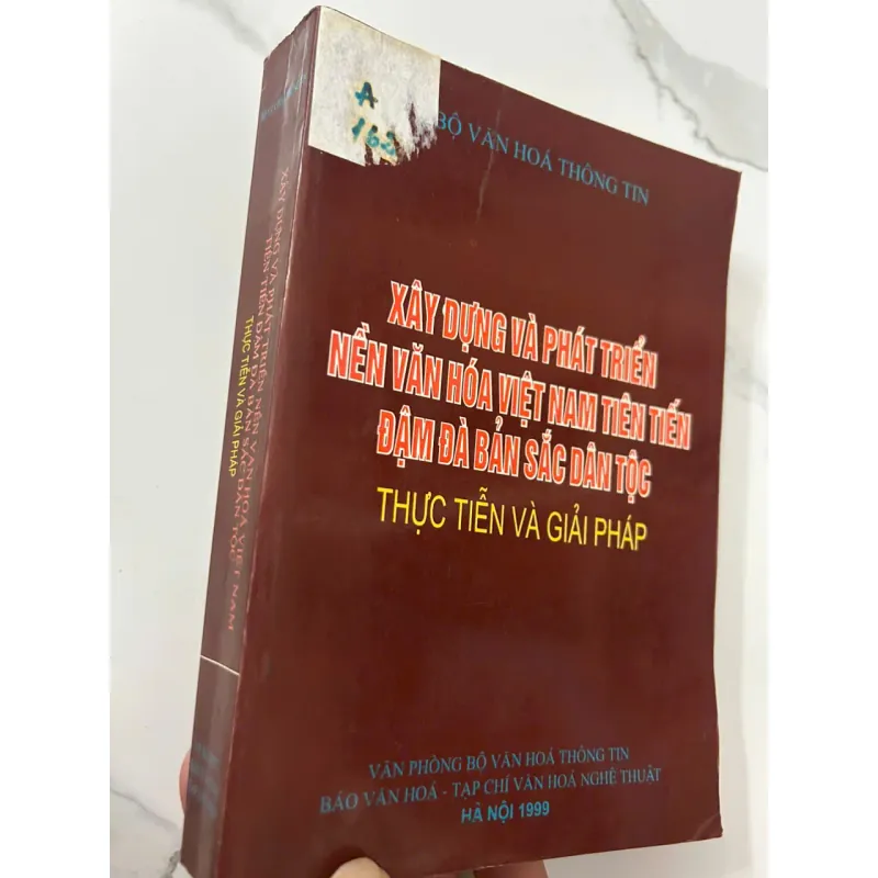Xây dựng và phát triển nền văn hóa Việt Nam tiên tiến, đậm đà bản sắc dân tộc 698758