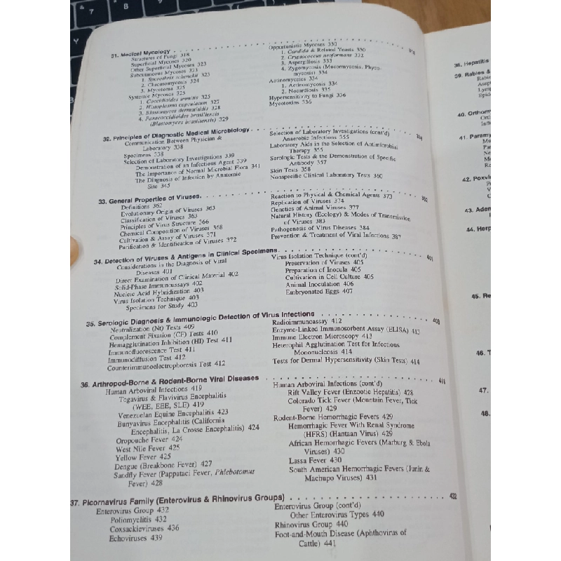Review of Medical Microbiology - E. Jawetz, J. L. Melnick, E. A. Adelberg 550649