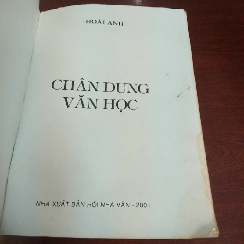 CHÂN DUNG VĂN HỌC - Hoài Anh 291265