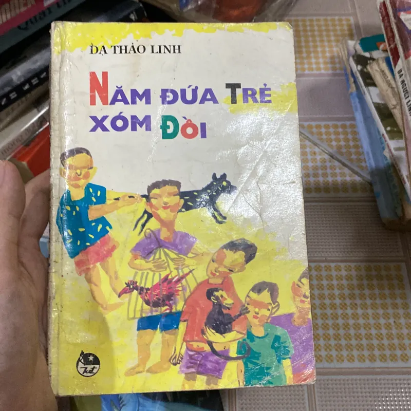 Năm đứa trẻ xóm đồi của tác giả Dạ Thảo Linh. 1011529