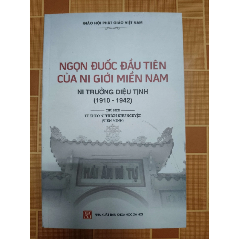 Ngọn đuốc đầu tiên của ni giới Miền Nam L7 - 2022 - 354 trang LỊCH SỬ - CHÍNH TRỊ - TRIẾT HỌC ANTQ2012-207 737533