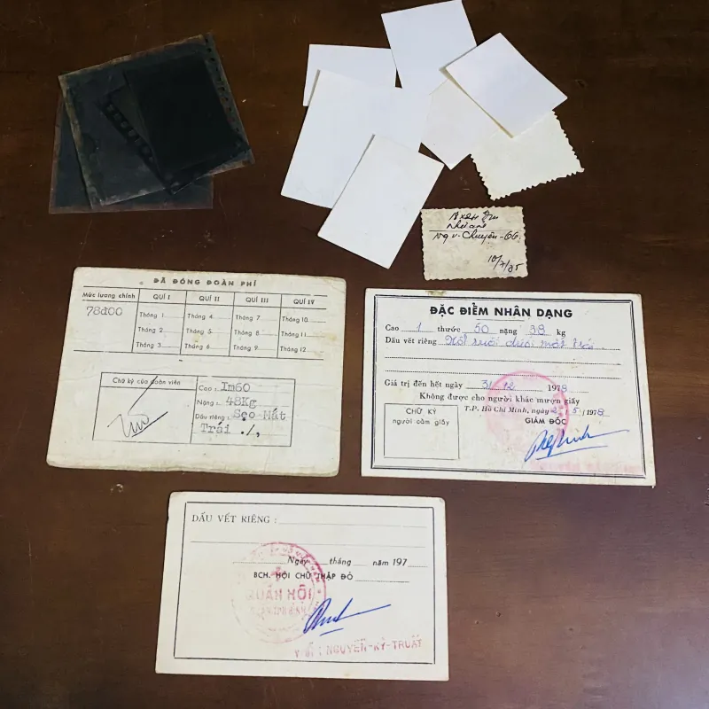 8 ảnh thẻ đen trắng, 3 thẻ giấy tờ, 6 phim âm bản xưa cũ 757104