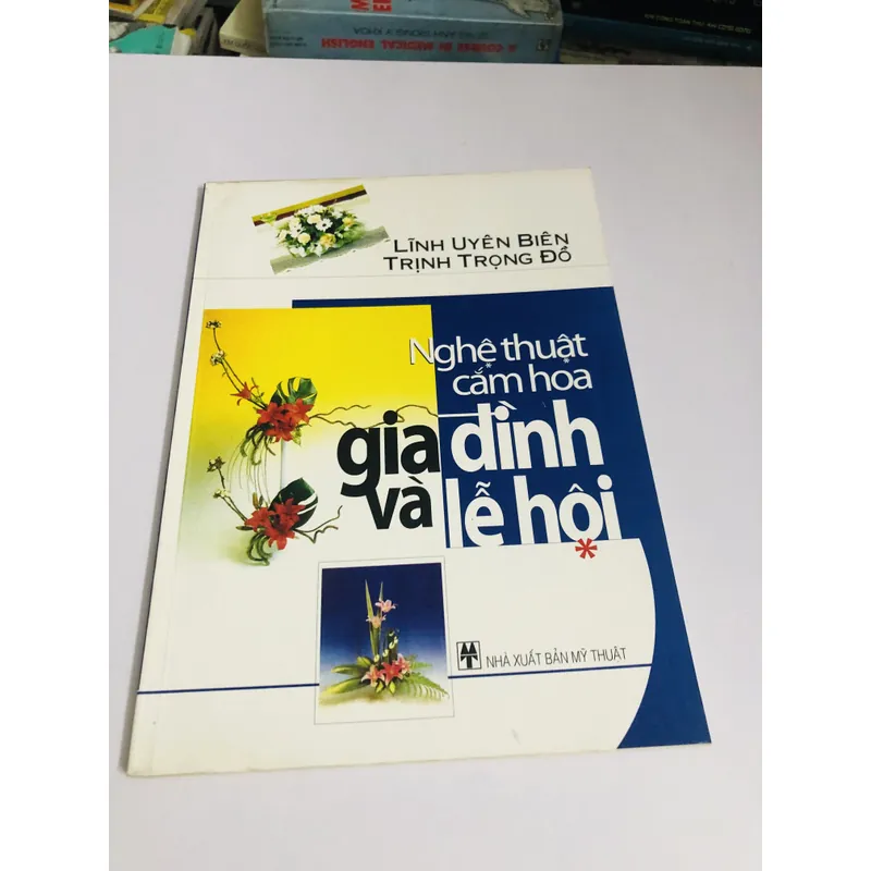 NGHỆ THUẬT CẮM HOA GIA ĐÌNH VÀ LỄ HỘI  711696