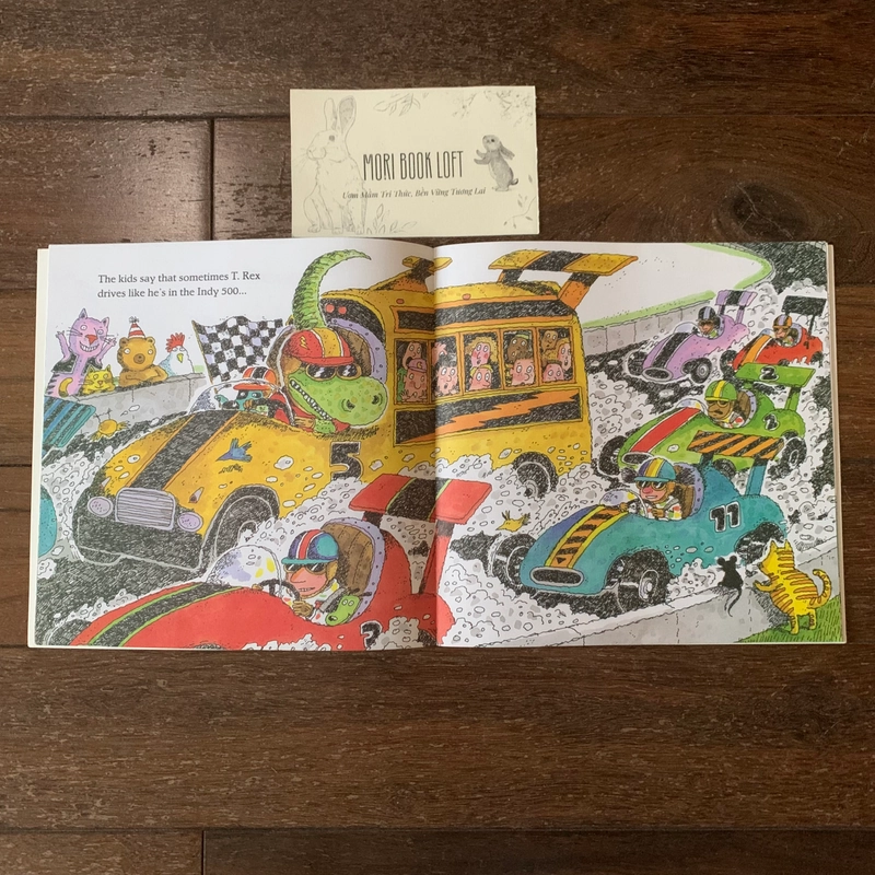 Set 2 cuốn sách ngoại văn Black Lagoon, Used, Bìa mềm, minh họa đẹp, printed 1995 492661