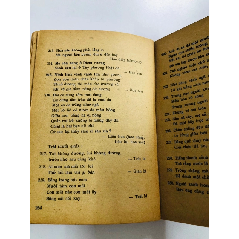 📚 CÂU ĐỐ VIỆT NAM ✍️ Tác giả: Nguyễn Văn Trung 📅 NXB: 1986 📖 492 trang  552543
