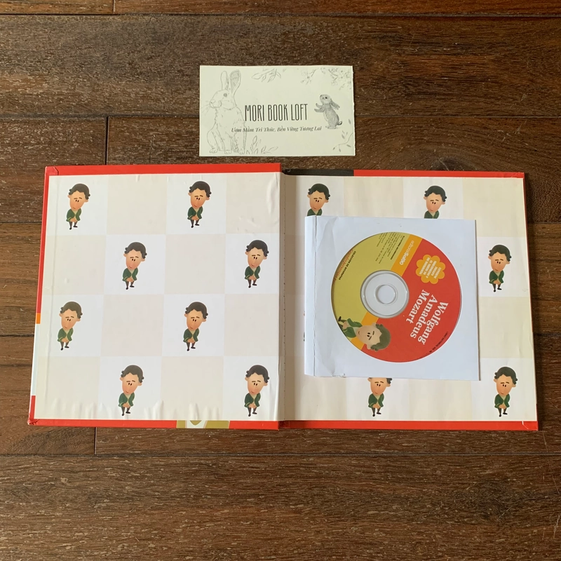 Sách tranh tiếng Tây Ban Nha Wolfgang Amadeus Mozart, Used, Bìa cứng, còn CD 479264