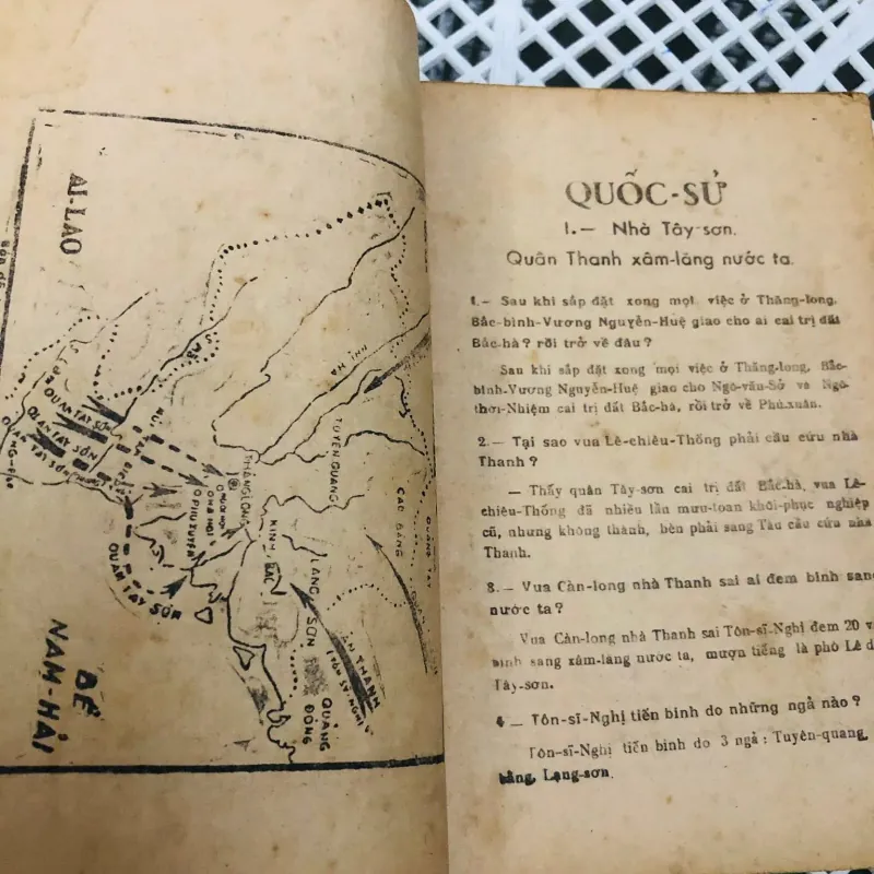 QUỐC – SỬ/ CÔNG DÂN / ĐỊA LÝ - sách xưa 799095