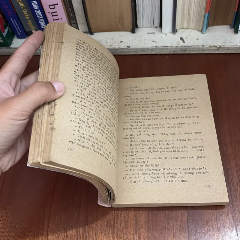 II Sách Xưa, Tiểu Thuyết Trinh Thám: Con Kỳ Nhông - MORRIS WEST - 1988 590495