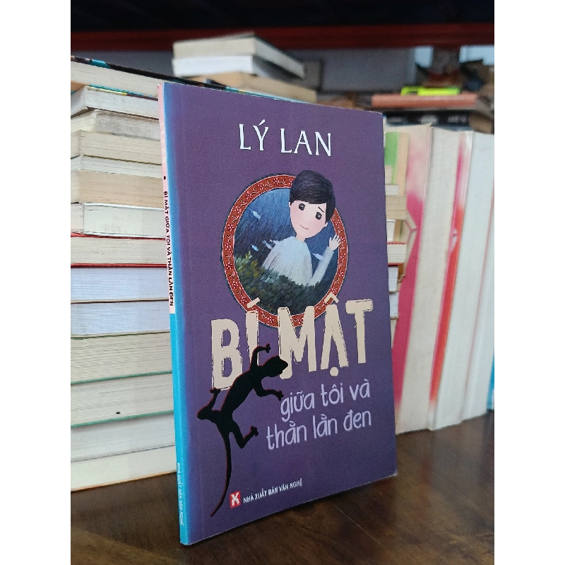 Bí mật giữa tôi và thằn lằn đen - Lý Lan 467737