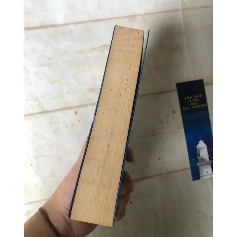 Ánh Đèn Giữa Hai Đại Dương - M. L. Stedman 745360