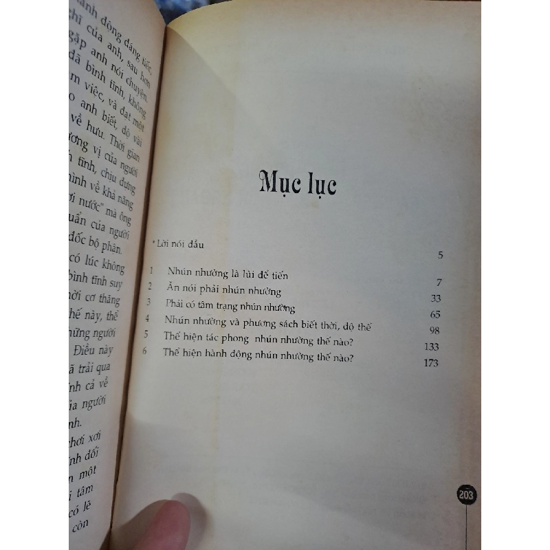 Nhún nhường là phép xử thế khôn ngoan mới 80% ố vàng 2013 HCM0308 KỸ NĂNG 919331