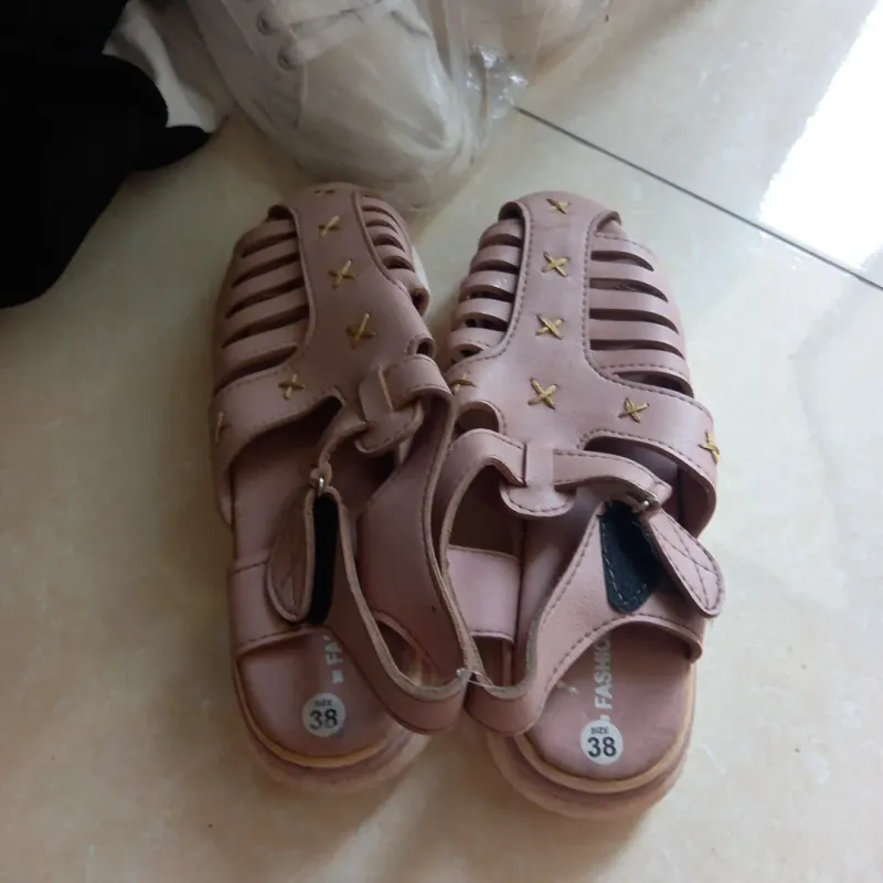 Tặng giày lỗi dơ bung keo size 38 1012947