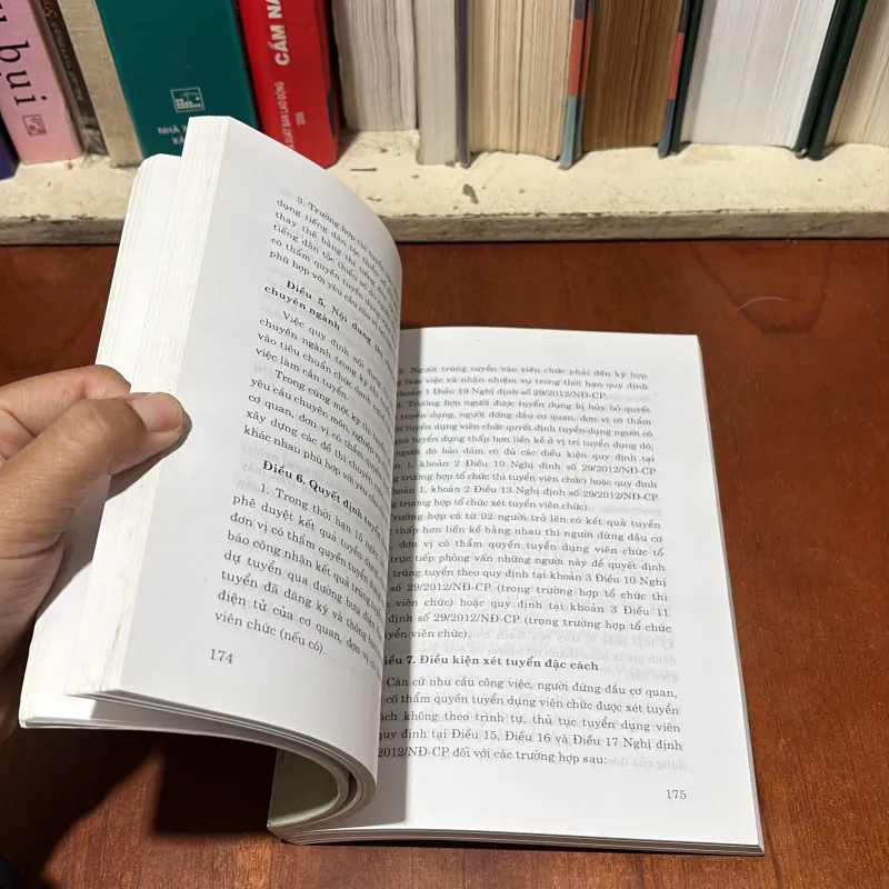 II Sách Luật: Luật Viên Chức Năm 2010 Và Văn Bản Hướng Dẫn Thi Hành - 2013 748183