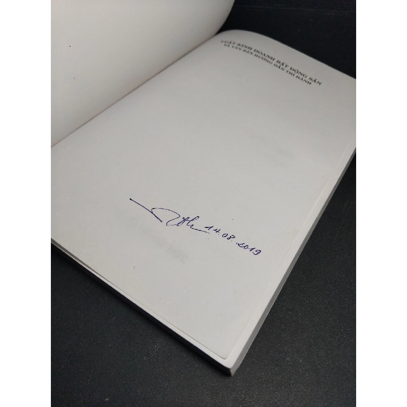 Luật kinh doanh bất động sản và văn bản hướng dẫn thi hành mới 80% ố nhẹ có chữ ký trang đầu 2017 HCM2103 GIÁO TRÌNH, CHUYÊN MÔN 918640