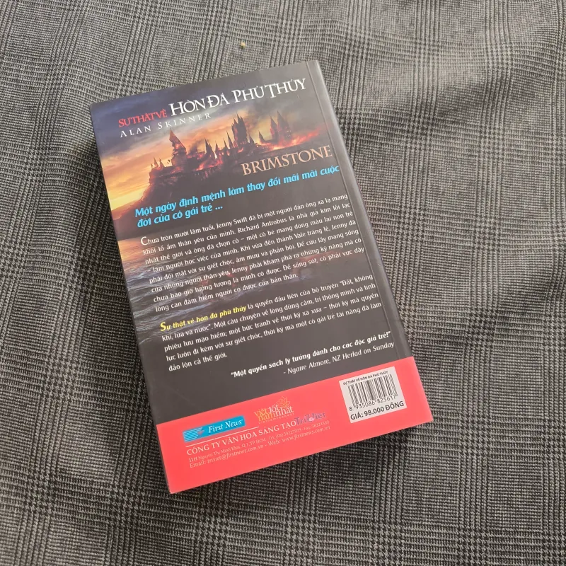 Sự Thật Về Hòn Đá Phù Thủy - Alan Skinner 695984