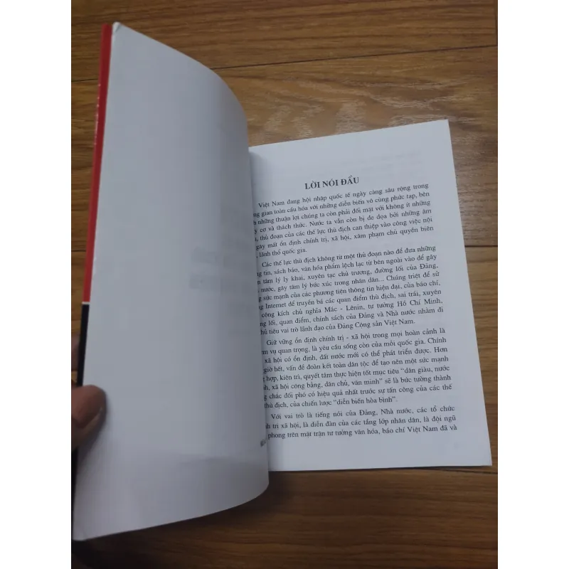 Sách: Báo chí với công tác tuyên truyền, đấu tranh chống các luận điệu sai trái 728886