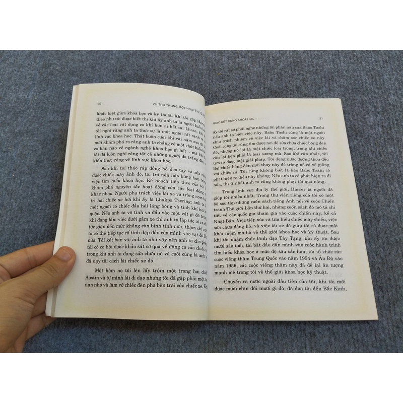 VŨ TRỤ TRONG MỘT NGUYÊN TỬ ĐƠN. ĐIỂM GIAO HÒA GIỮA KHOA HỌC VÀ TÂM LINH 485236