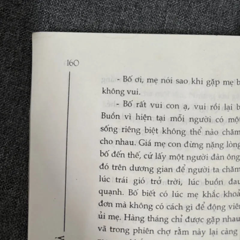 Đàn bà xấu thì không có quà - Y Ban 1010177