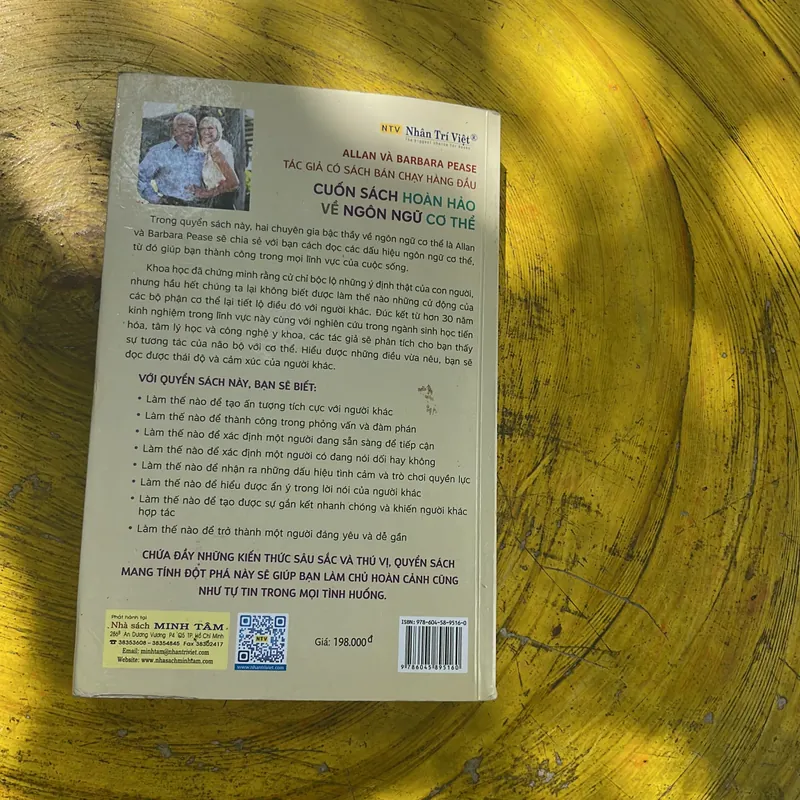 CUỐN SÁCH HOÀN HẢO VỀ NGÔN NGỮ CƠ THỂ 695251