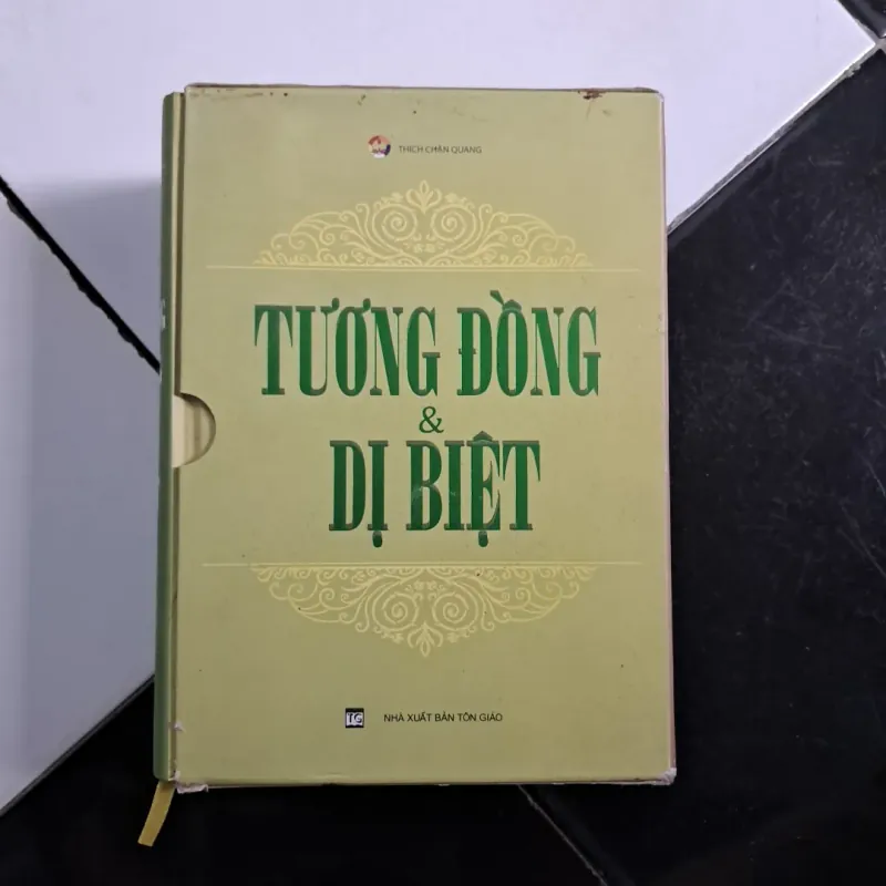 Tương đồng & dị biệt  1023430