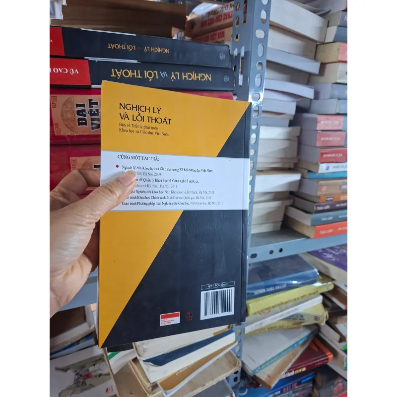 Nghịch lý và lối thoát 790883