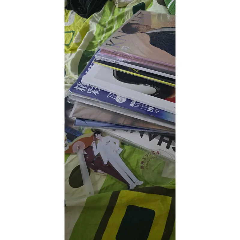 Khoảng 20 cuốn tạp chí thời trang Trung Quốc Bìa Trương Gia Nguyên/ Lâm Mặc nhóm INTO1 726042