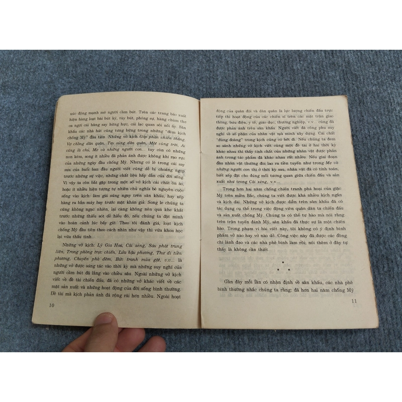 NHỮNG LỜI KHÔNG NÓI TRÊN SÂN KHẤU - XUÂN TRÌNH 548211