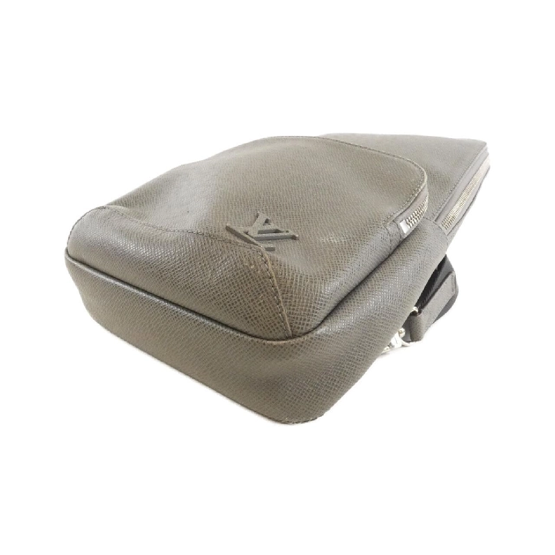 Túi đeo chéo Louis Vuitton Taiga Avenue M30801 - Hàng hiệu Authentic 764023