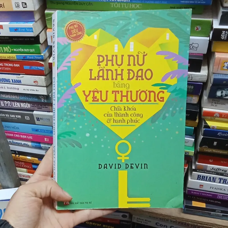 Phụ Nữ Lãnh Đạo Bằng Yêu Thương - David Devin 783908