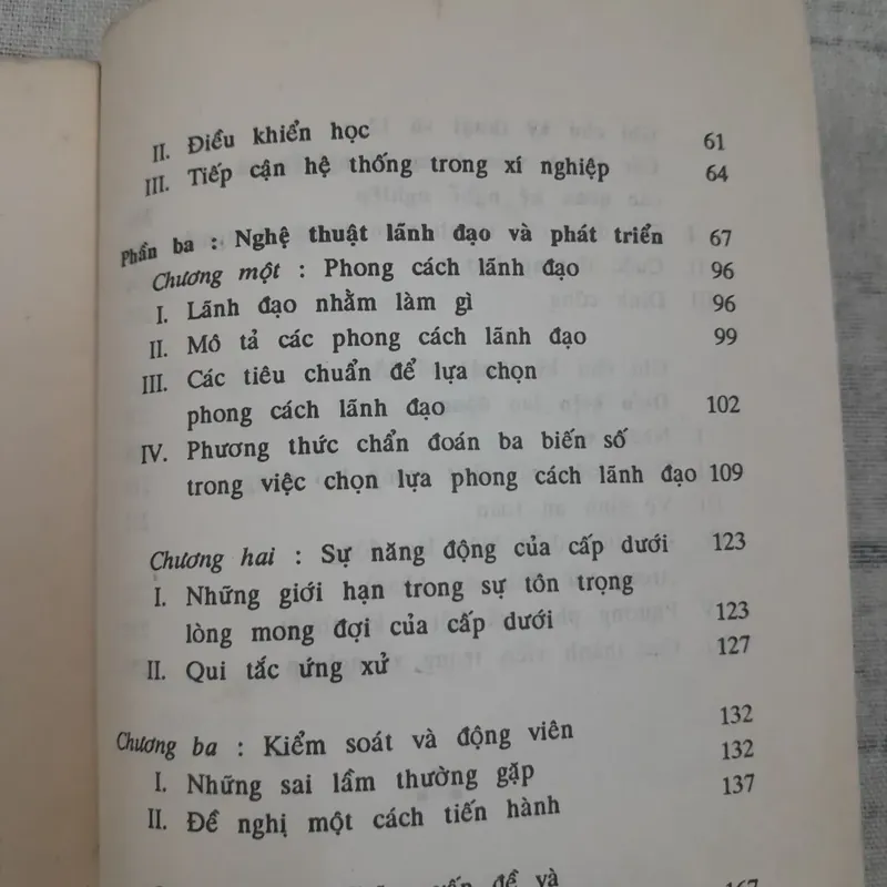 Khái luận về lãnh đạo vào quản trị. Tập 2. Nghệ thuật tổ chức và lãnh đạo.  593835