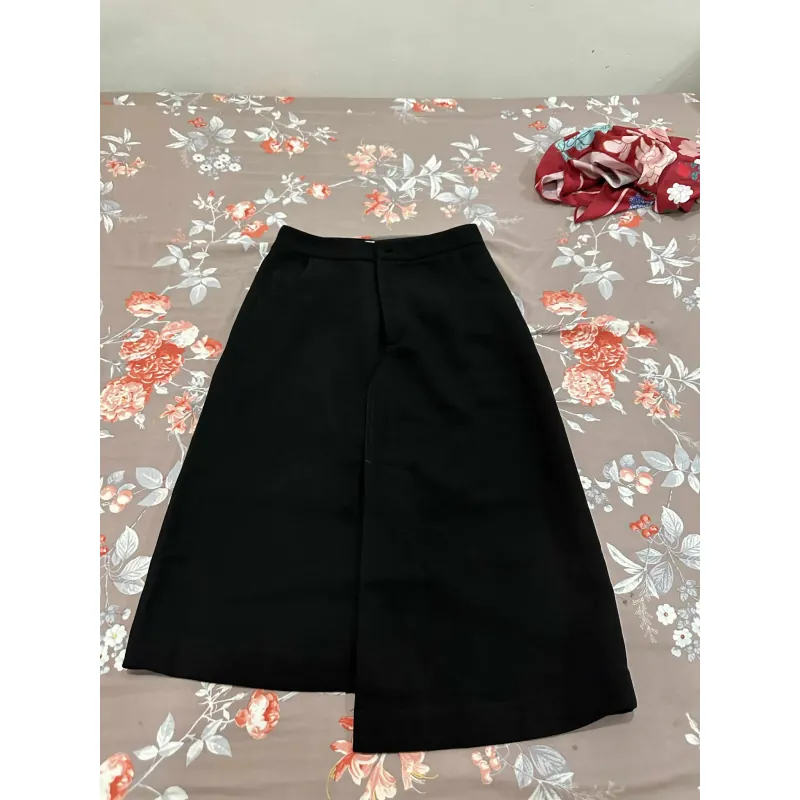 Chân váy lệch tà Ligam chính hãng, size S, vải tuyết mưa dày dặn chắc chắn 700465