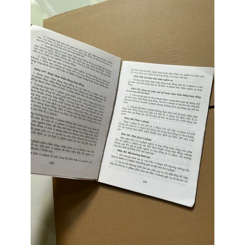 Luật thương mại và các văn bản hướng dẫn thi hành (lỗi bung keo rời vài trang) 608208