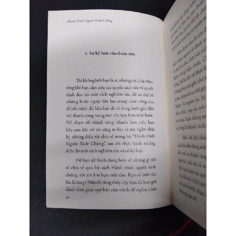 Bộ 2 tập Hành trình người xuất chúng (bìa cứng) mới 80% ố bẩn nhẹ 2019 HCM1008 Lê Chí Khanh KỸ NĂNG 208952