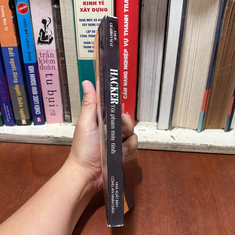 II Sách Công Nghệ: Hacker _ Tội Phạm Máy Tính - LOUIS CHARBONNEAU - 2004 778728