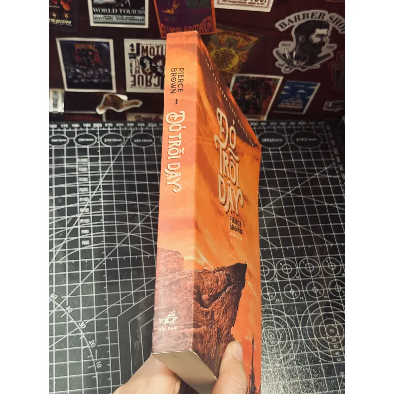 Đỏ trỗi dậy 693528