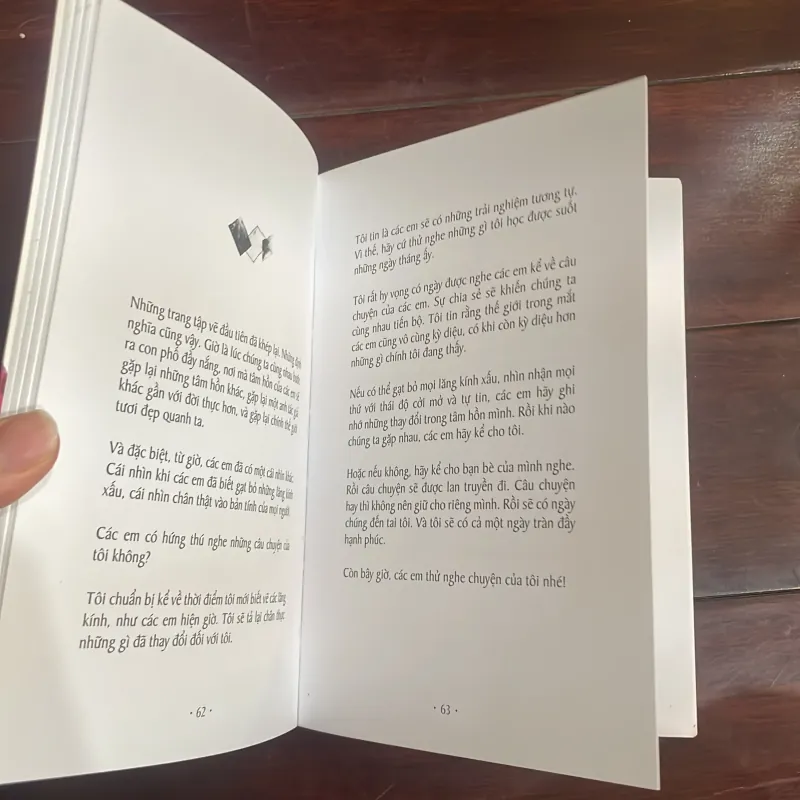 Chuyện về những lăng kính - nguyễn lê sang - bloom books 2015  1025853