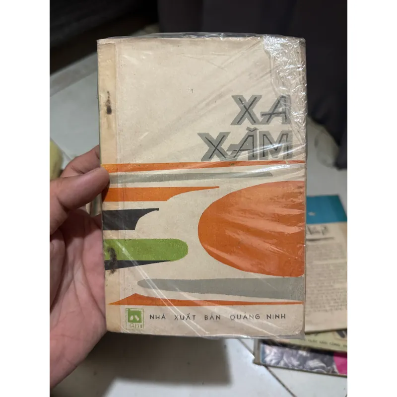 Sách Xa Xăm - nxb Quảng Ninh  1011011