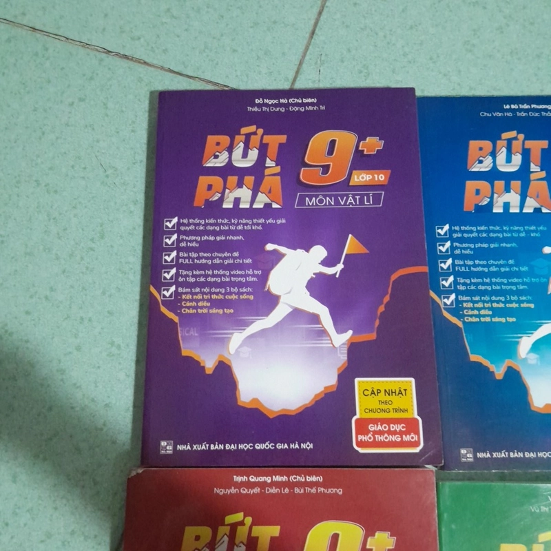Sách bứt phá 9+ Lớp 10  494237