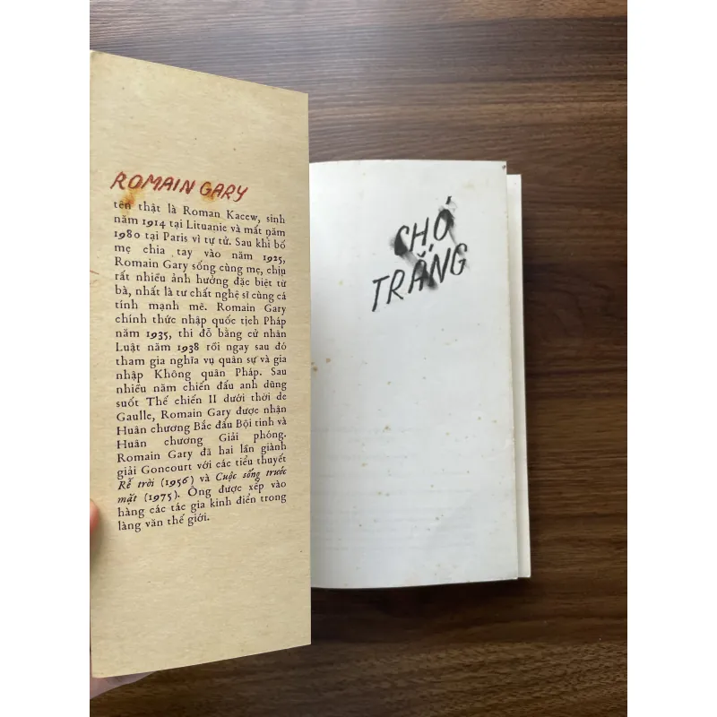 Chó trắng - Romain Gary 972004