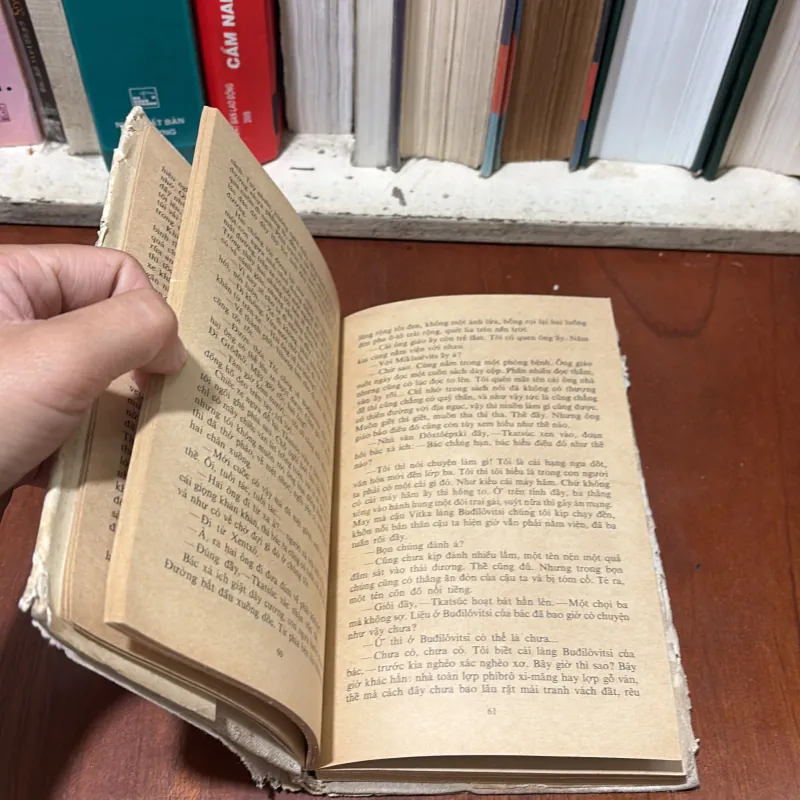 Văn Học Nước Ngoài: Câu Chuyện Một Tấm Bia _ Gắng Sống Đến Bình Minh - Vaxin BưCốp - 1985 751001