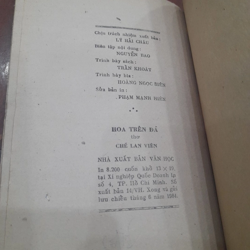 Chế Lan Viên - HOA TRÊN ĐÁ (thơ) 463126