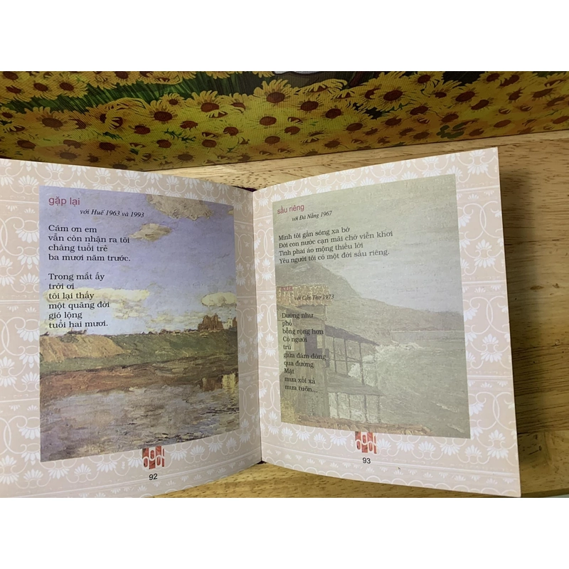 Nguyên Đán Tình Yêu - Tập thơ in trên nền tranh - Bìa cứng 542659