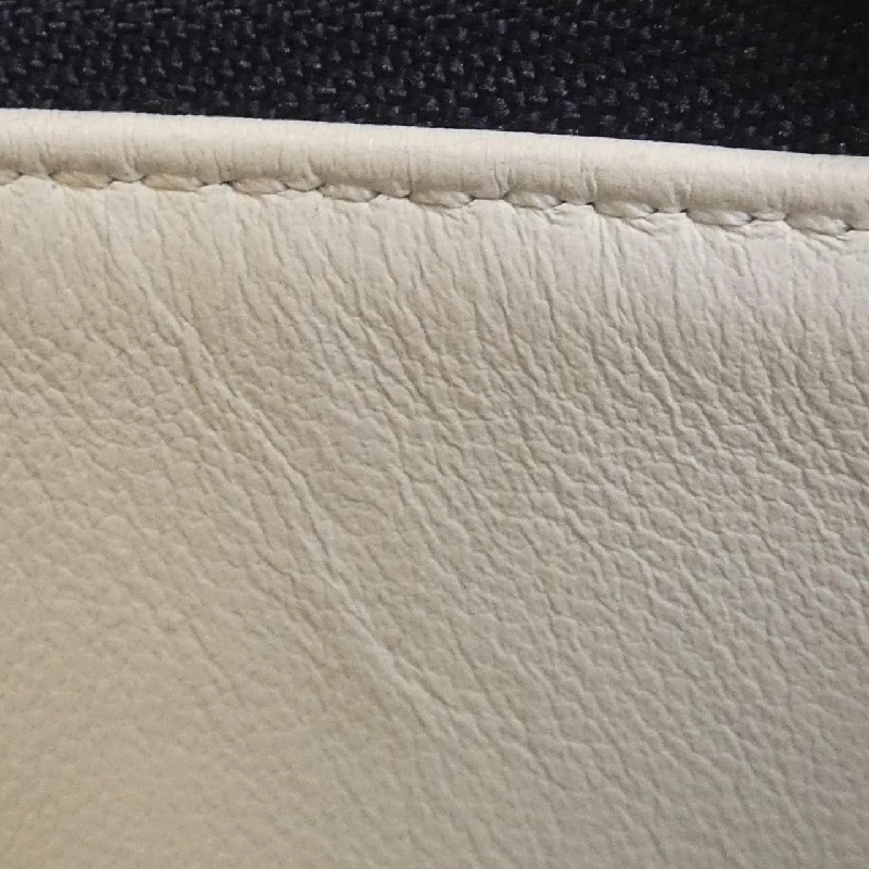 Ví Louis Vuitton Trillon Portefeuille Capucines Compact M82046 620256