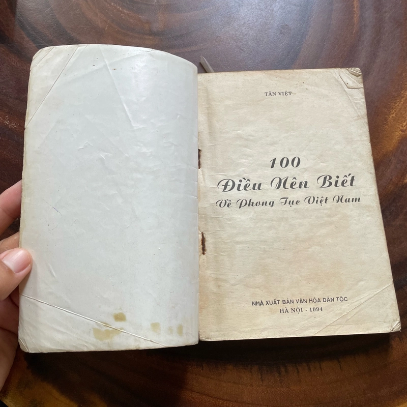 II Tựa sách: Phong Tục Việt Nam _ 100 Điều Nên Biết - Tân Việt - 1994 462549