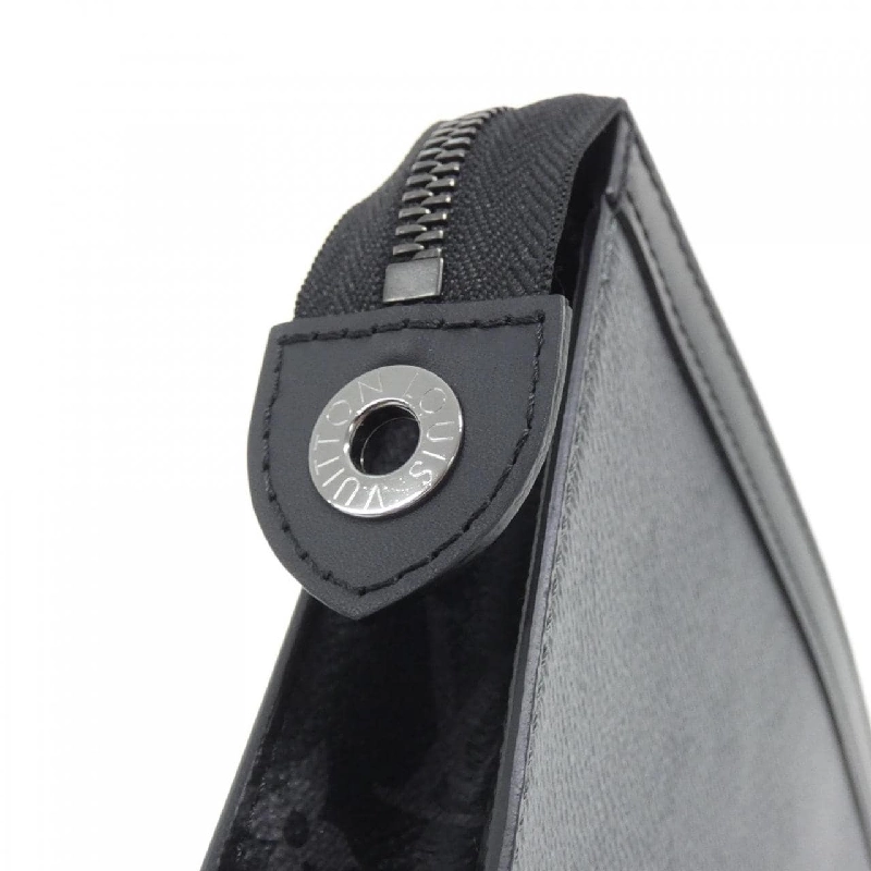 Túi xách Louis Vuitton Monogram Eclipse Reverse Pochette Voyage M69535 617429