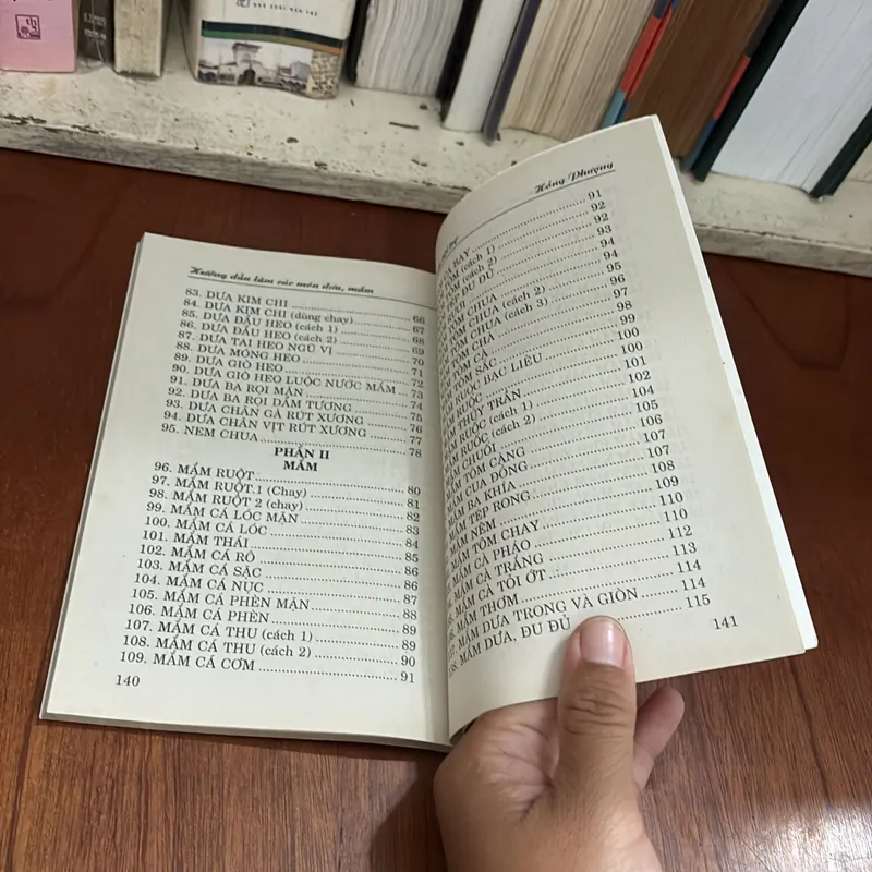 II Sách Nấu Ăn: Hướng Dẫn Làm Các Món Dưa Mắm - Hồng Phượng - 2003 599622