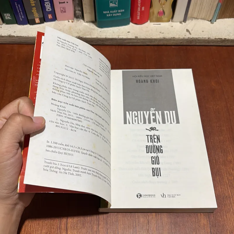 II Văn Học: Nguyễn Du _ Trên Đường Gió Bụi - Hoàng Khôi - 2002 801119