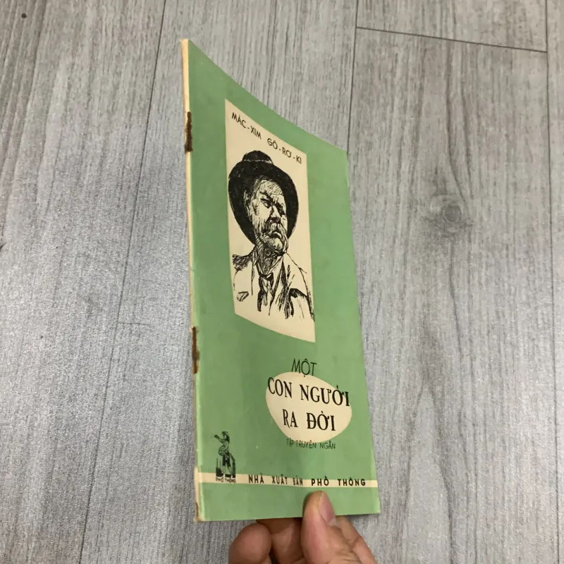 Một con người ra đời, tập truyện ngắn 1961. 10a1 1025684